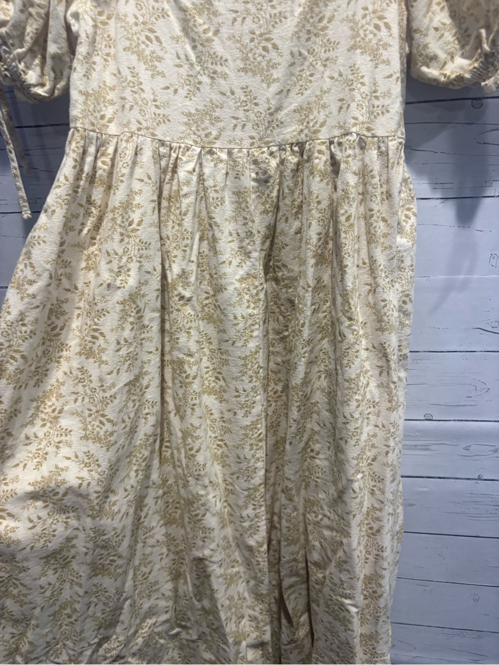 Tullabee Floral Puff Sleeve Smocked Midi Dress - Picture 4 of 9